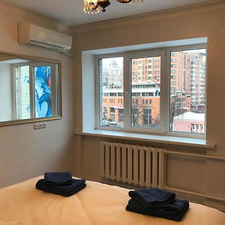Sunny Apartment Overlooking The Royal Village Kiev Exteriör bild