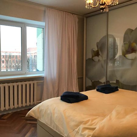 Sunny Apartment Overlooking The Royal Village Kiev Exteriör bild