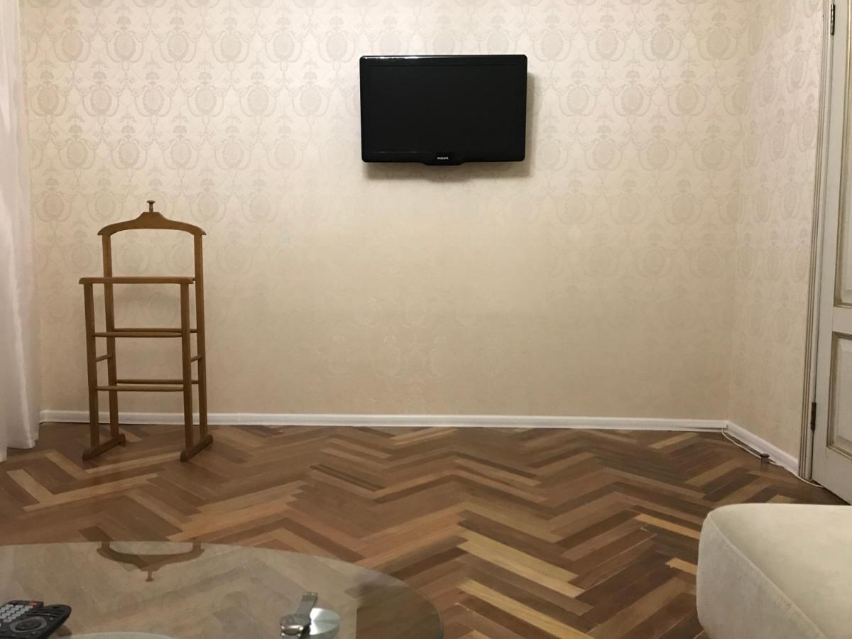 Sunny Apartment Overlooking The Royal Village Kiev Exteriör bild
